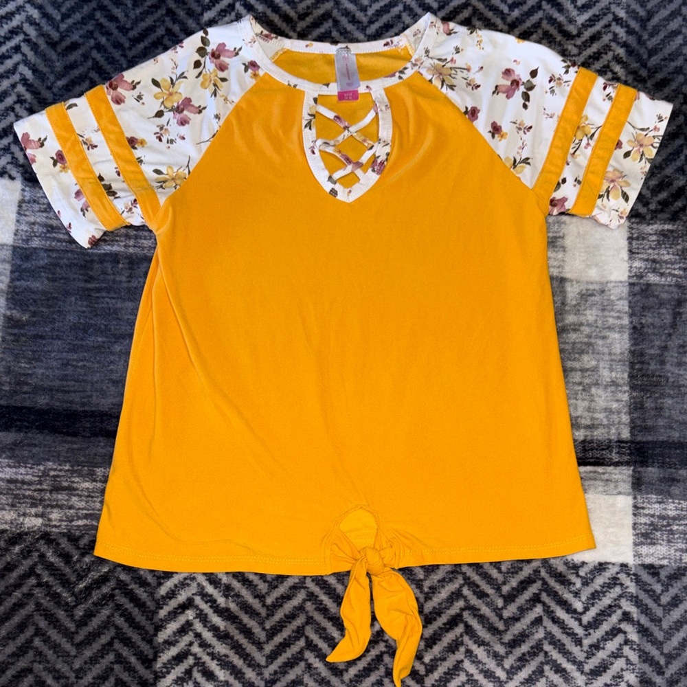 🦋NOBO Mustard Floral Sleeve Tee